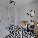 Le Moulin Hôtes Couette-café Montréal La Cluse